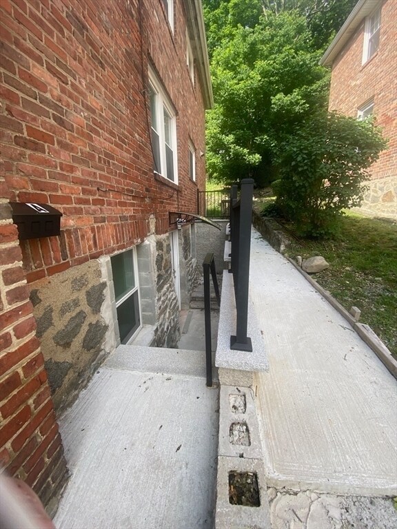 Building Photo - 41 Wiltshire Rd