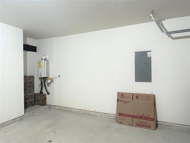 Building Photo - 812 Goldenrod Ln