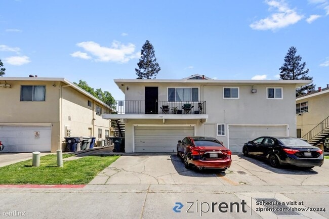 Primary Photo - 2 br, 1 bath Townhome - 7384 Franklin Blvd...