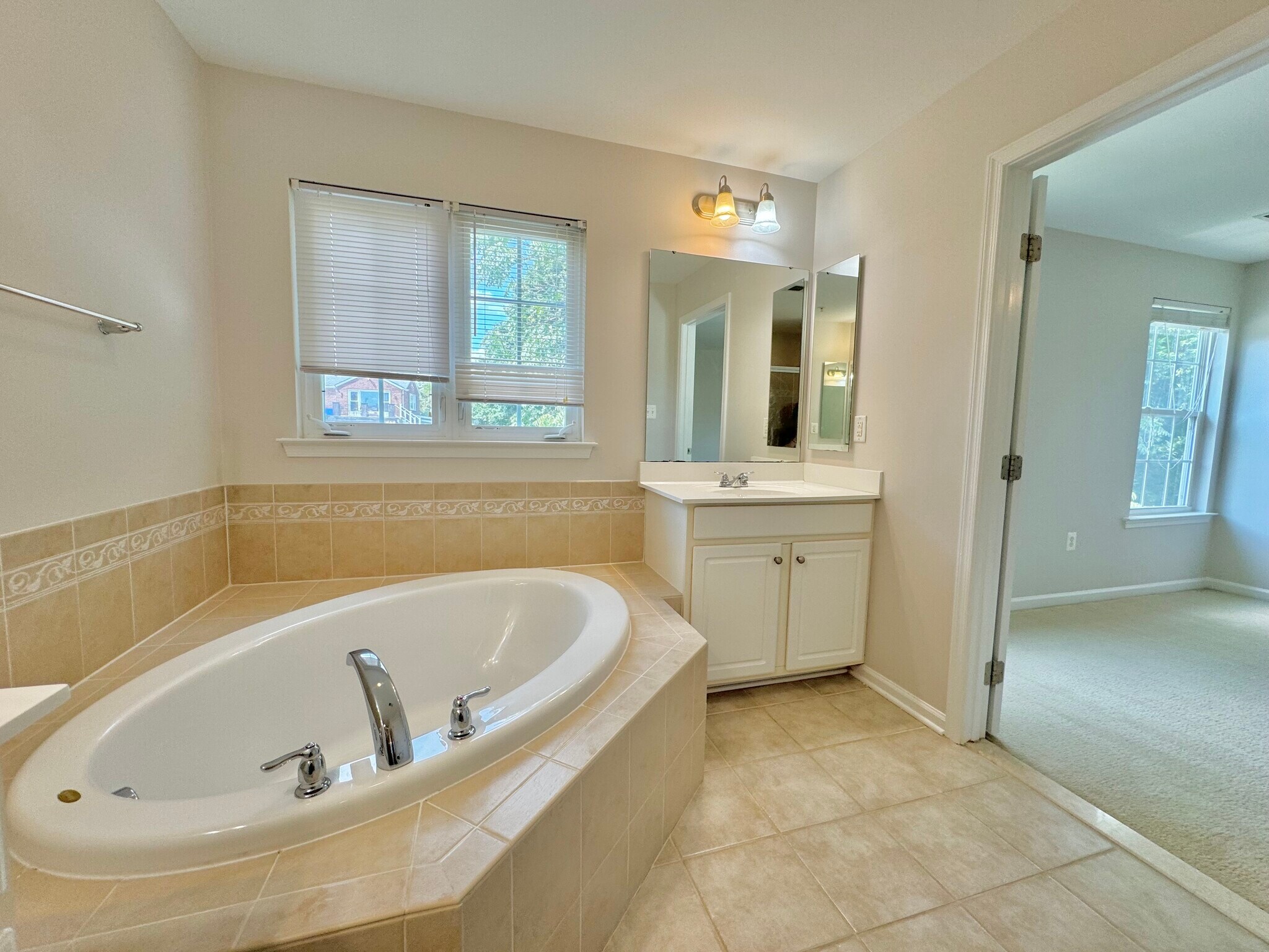 Master bathroom - 25530 Joy Ln