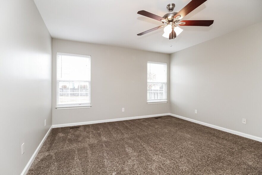 Building Photo - 214 Briarcotes Cir