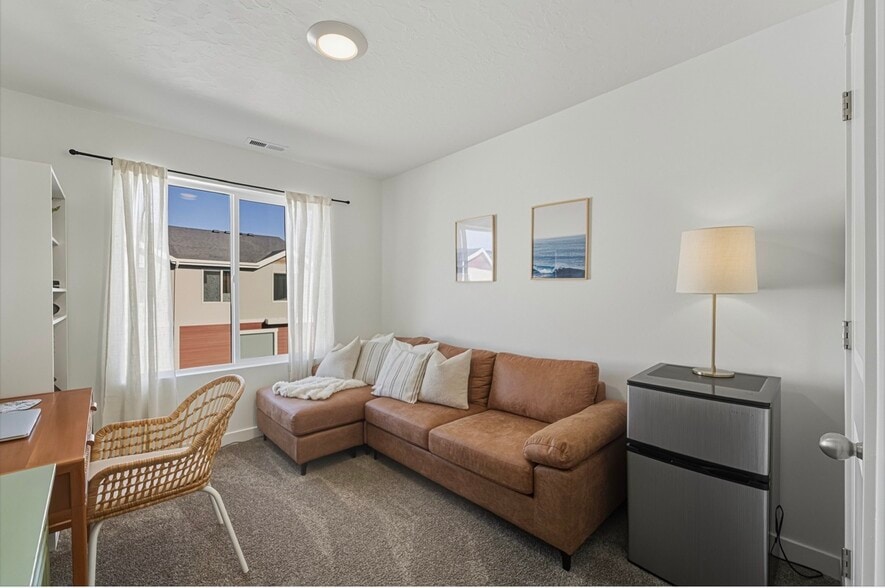 Building Photo - 1007 E Midship Wy