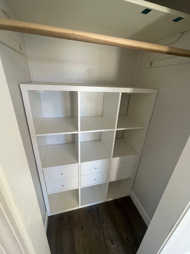 Building Photo - Large 2 Bedroom with Basement!