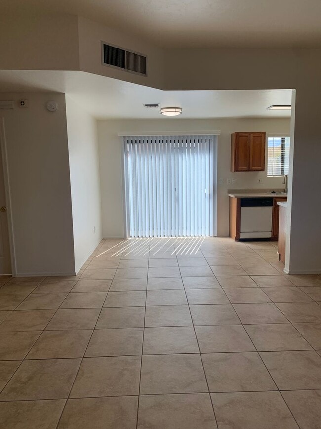 Building Photo - 9110 E Esperanza Dr