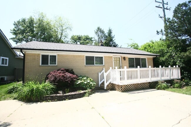 Primary Photo - 5800 Paramus