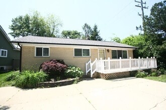 Building Photo - 5800 Paramus
