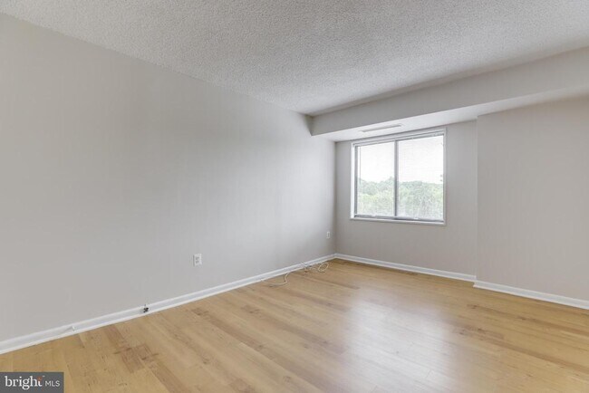 Building Photo - 200 N Pickett St