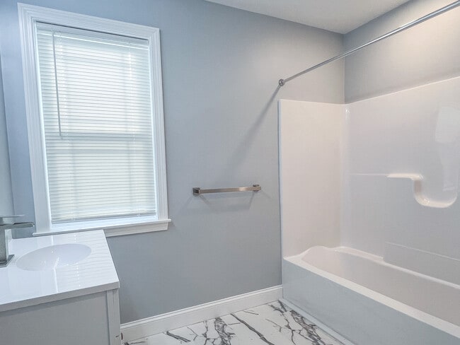 Building Photo - 194 Commercial St