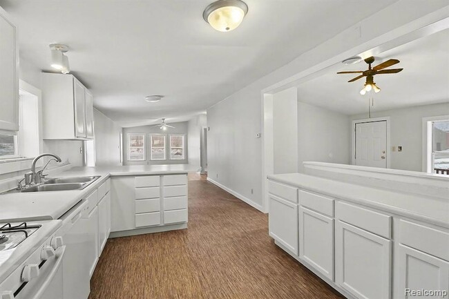 Building Photo - 1295 W Cook Rd