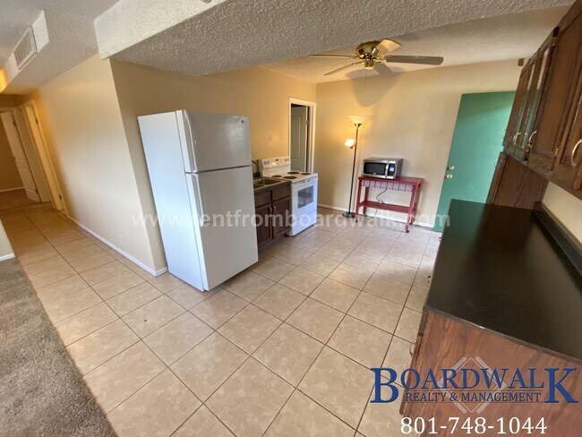 Building Photo - 451 8120 S