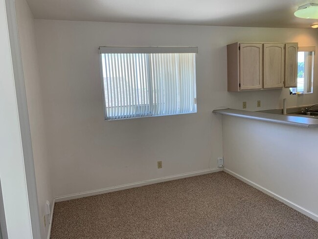 Building Photo - Pauoa Valley- utilities included!