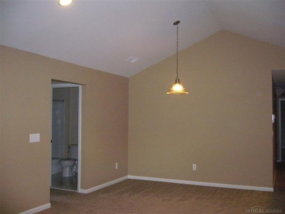 Dining area - 55439 Ambassador Ct