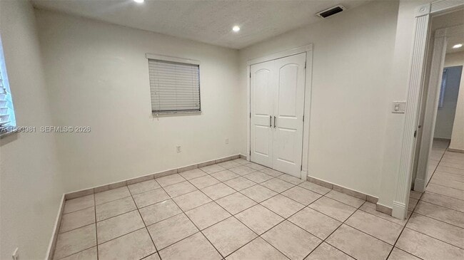 Building Photo - 2290 E 6th Ave