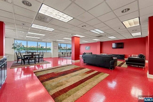 Building Photo - 108 The Promenade