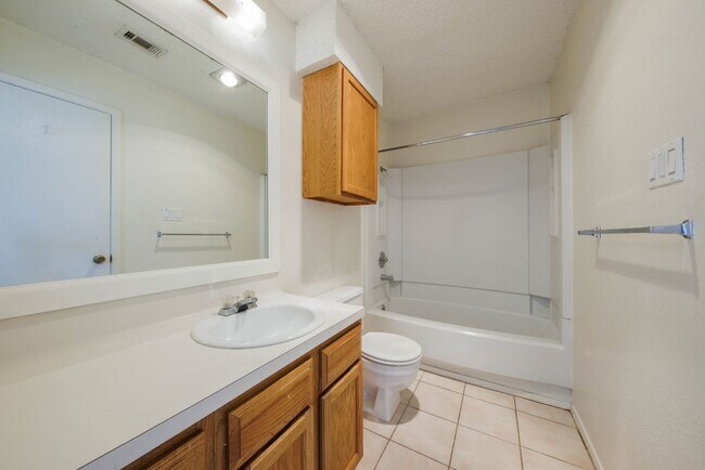 Building Photo - 8810 Piney Point Dr