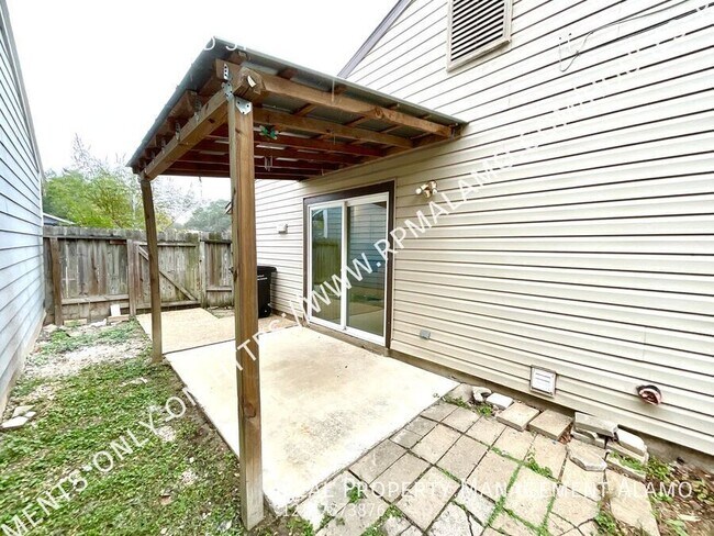 Building Photo - 5523 Rangeland St