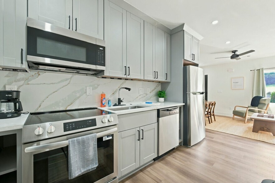 Building Photo - 582 Hamilton E Holmes Dr NW