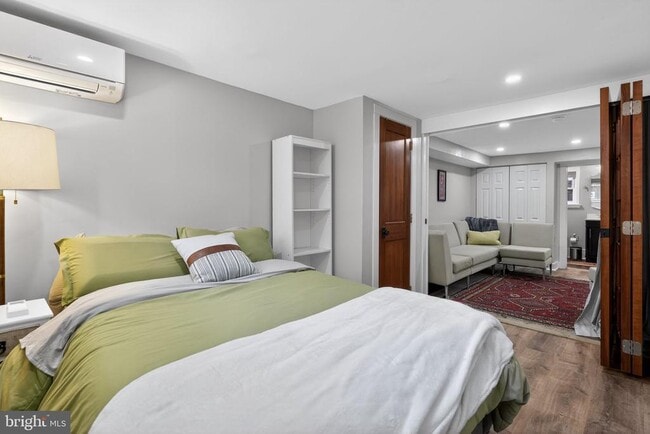 Building Photo - 32 Farragut Pl NW