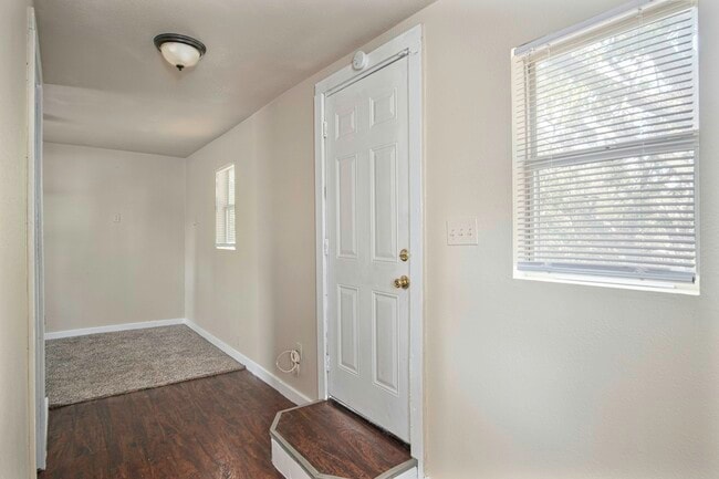 Building Photo - 526 Cooper St