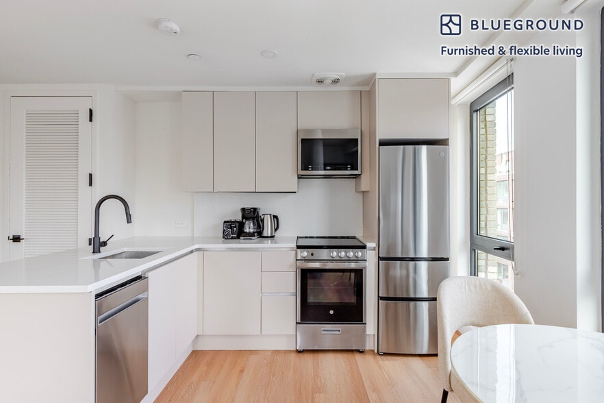 Building Photo - 130 Hope St