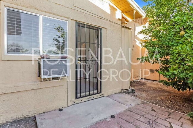 Building Photo - 2454 N Treat Ave