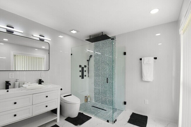Building Photo - 12231 Areaca Dr