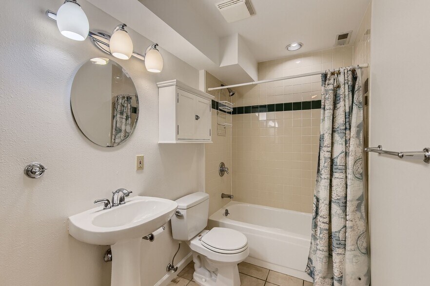 Building Photo - 2020 5th St