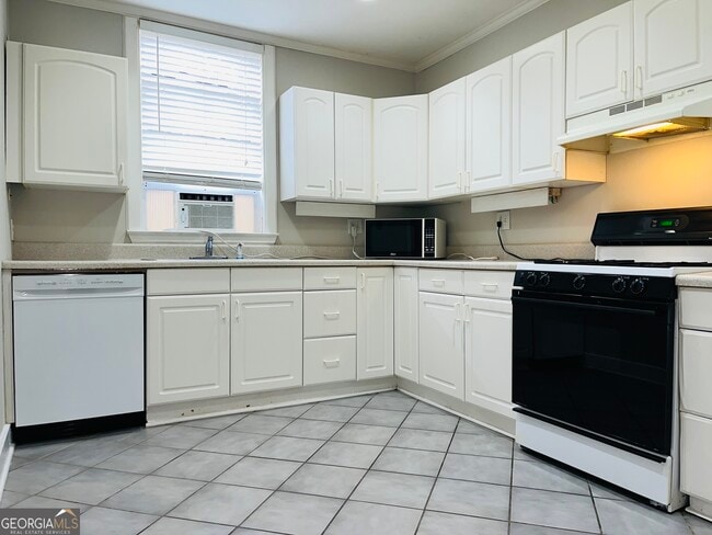 Building Photo - 613 N Greenwood St