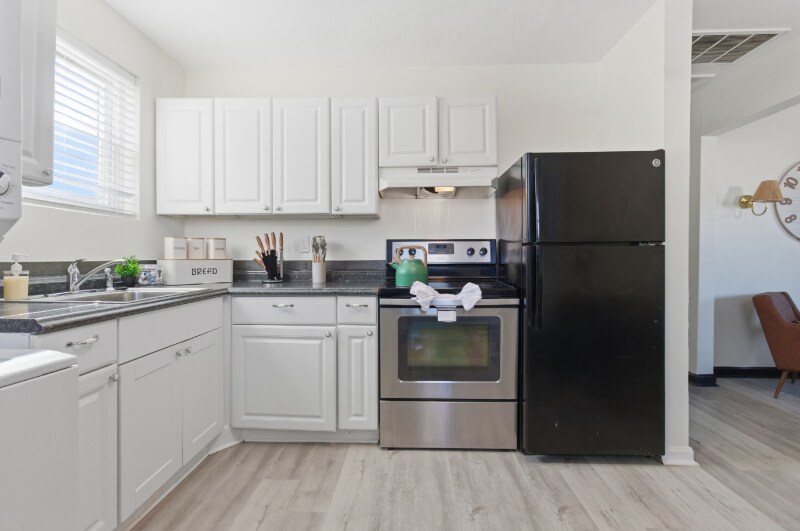 Building Photo - 361 Cherry St