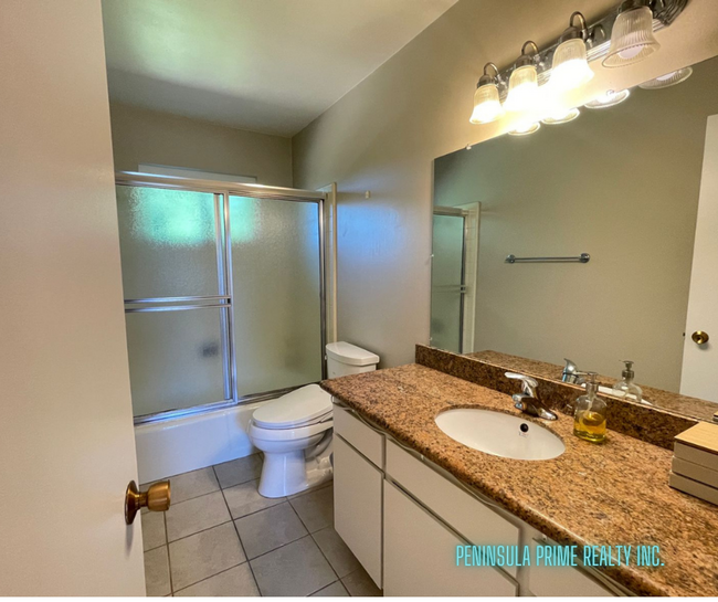 Building Photo - Spacious 4-Bedroom and 2.5 Bathroom with L...