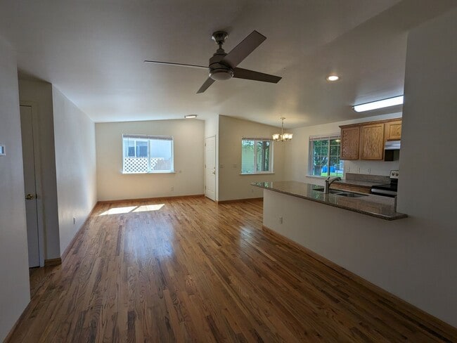 Building Photo - 2x2 duplex with a fenced yard, single-car ...
