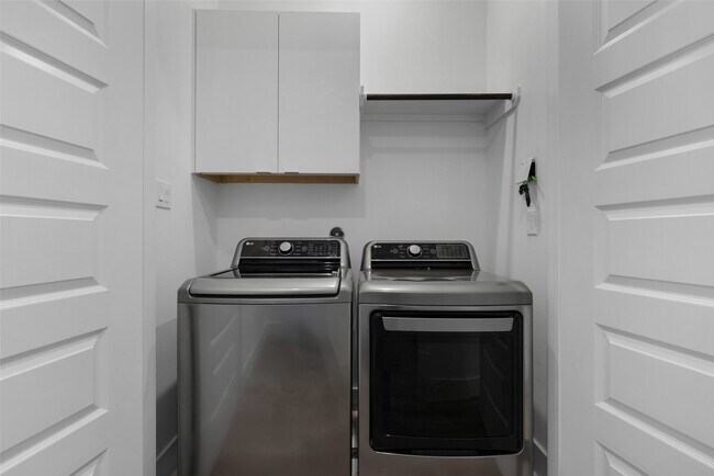 Building Photo - 513 Schweikhardt St