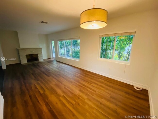 Building Photo - 800 Andalusia Ave