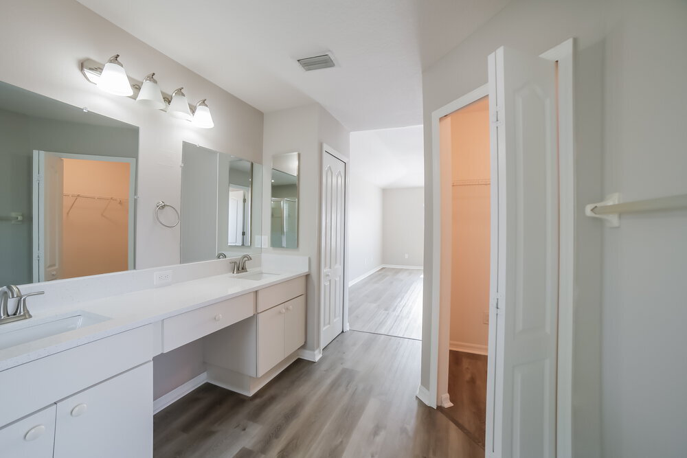 Building Photo - 9613 Laurel Ledge Dr