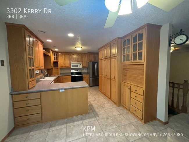 Building Photo - 3302 Kerry Dr