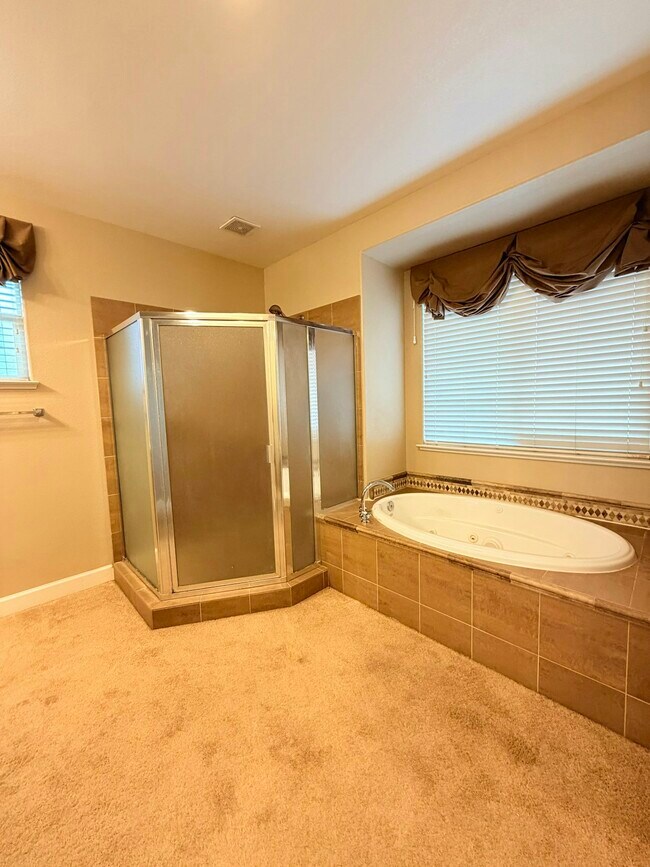 Building Photo - 1680 Whispering Wind Dr