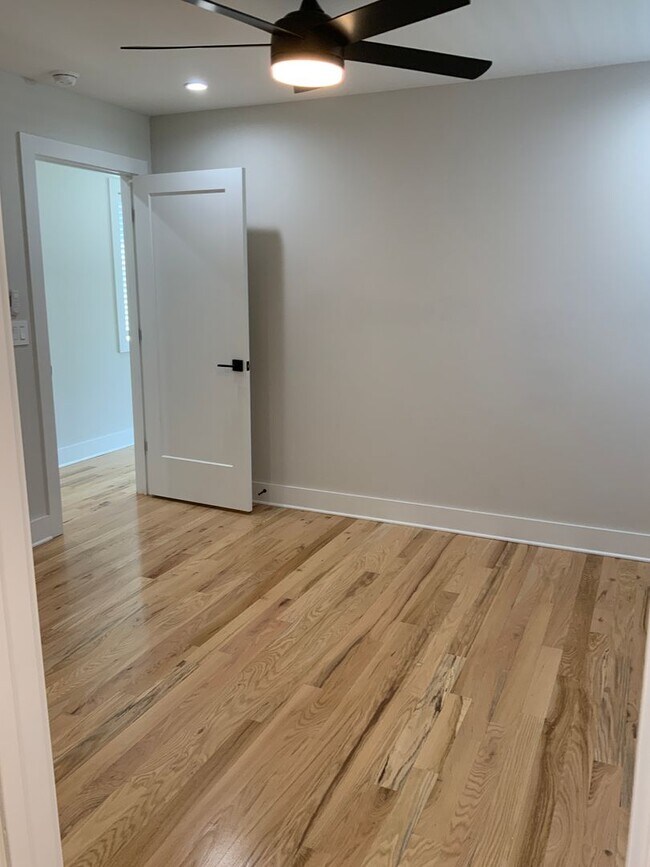 Building Photo - Fabulous Home In West Nashville
