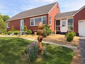 Building Photo - Hilltop Charm in Floyds Knobs – Spacious All-Brick Beauty with Room to Grow!