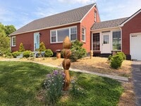 Building Photo - Hilltop Charm in Floyds Knobs – Spacious All-Brick Beauty with Room to Grow!