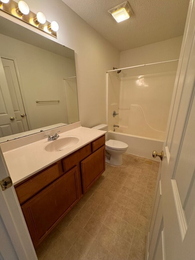 Building Photo - 129 Clusters Cir