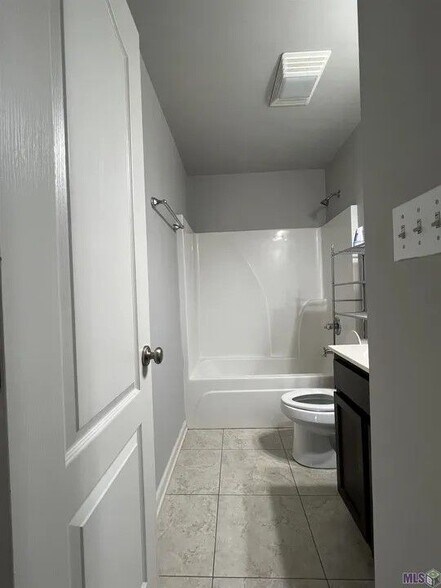 Building Photo - 2410 Hebert Dr