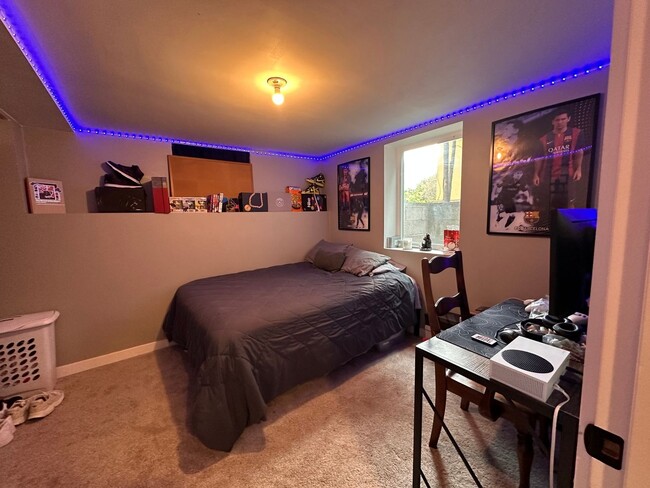 Building Photo - 4803 SE Haig St