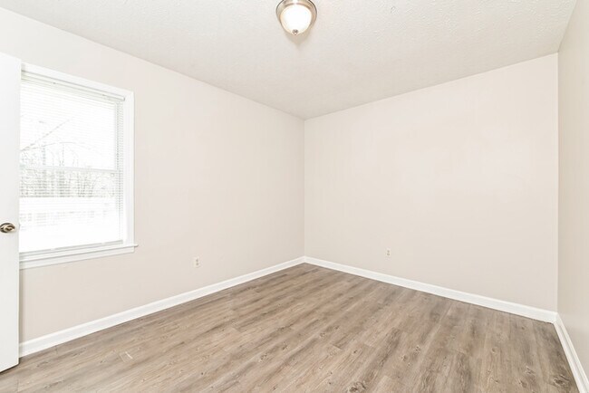 Building Photo - 105 Hidden Pines Dr