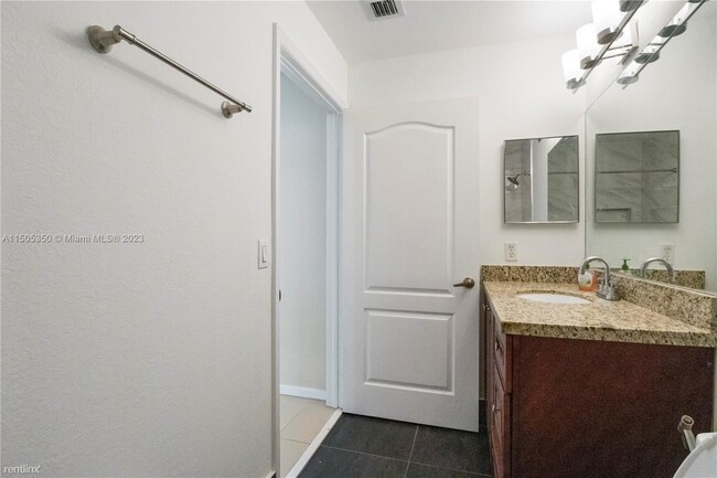 Building Photo - 3 br, 2.5 bath Condo - 8912 W Flagler St A...