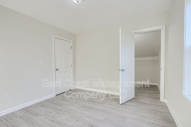 Building Photo - 4612 Schley Ave