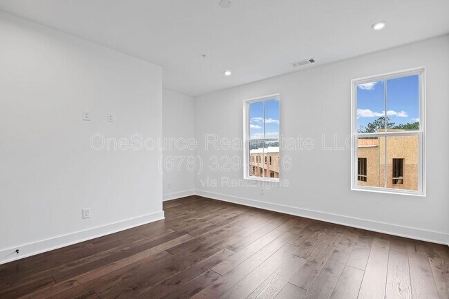 Building Photo - 201 New St