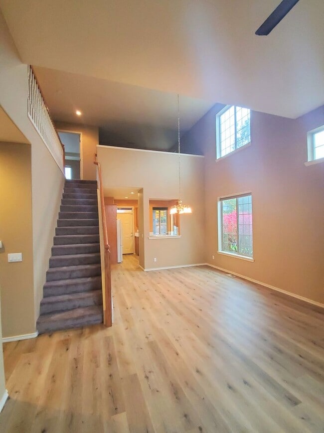 Building Photo - Great Home in Sherwood! Primary Suite on M...