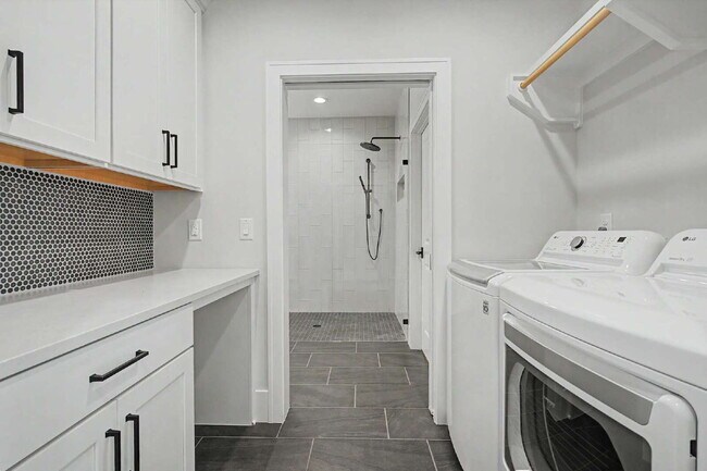 Building Photo - Townhome with Elevator at Park Station in Cary