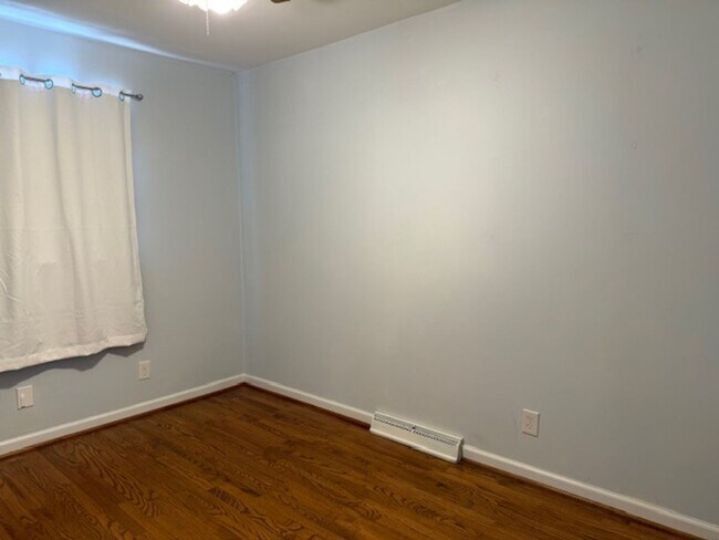 Building Photo - All One Level Living La Plata