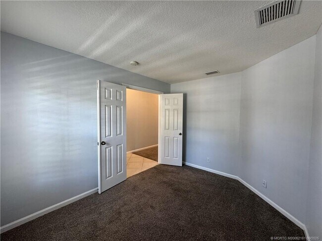 Building Photo - 4567 SE Murray Cove Cir